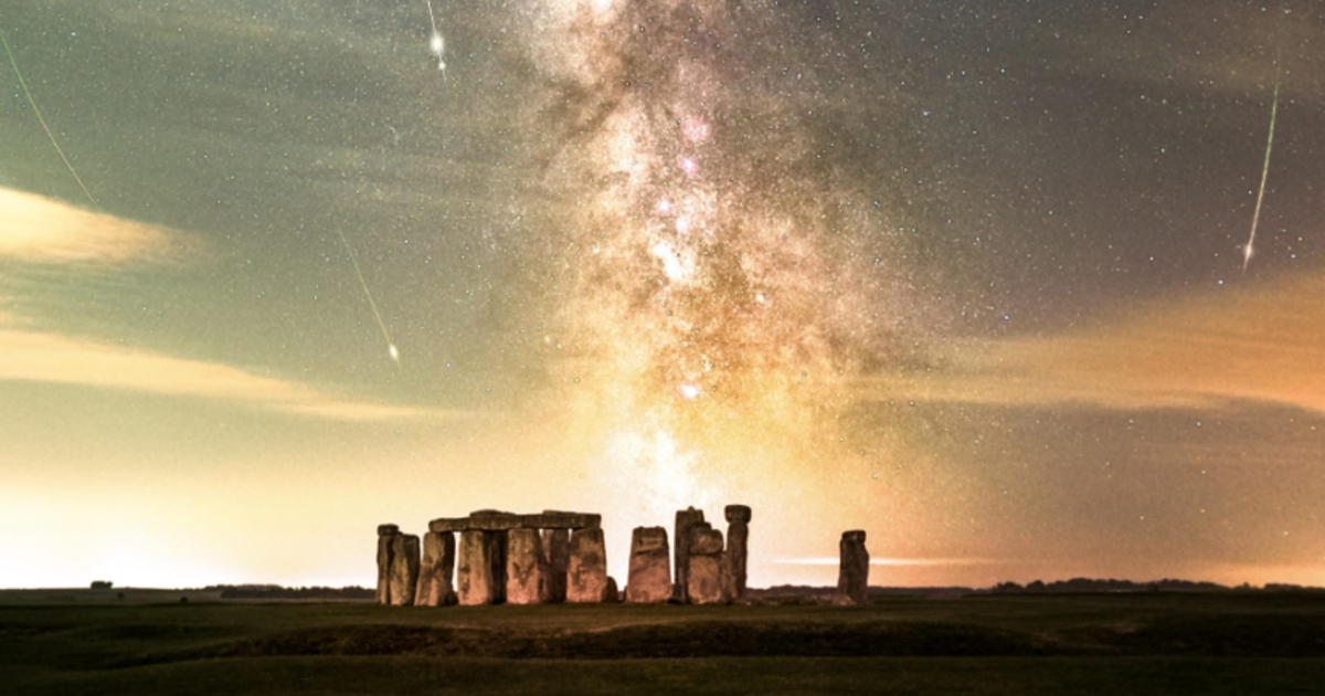 Dazzling Perseid Meteor Shower Lights Up Stonehenge with Ancient