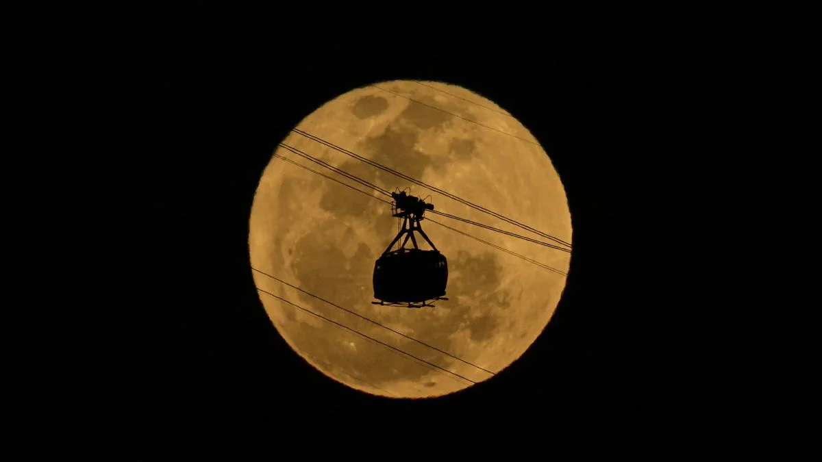 Stunning Supermoon Blue Moon 2024 Photos Captured Worldwide