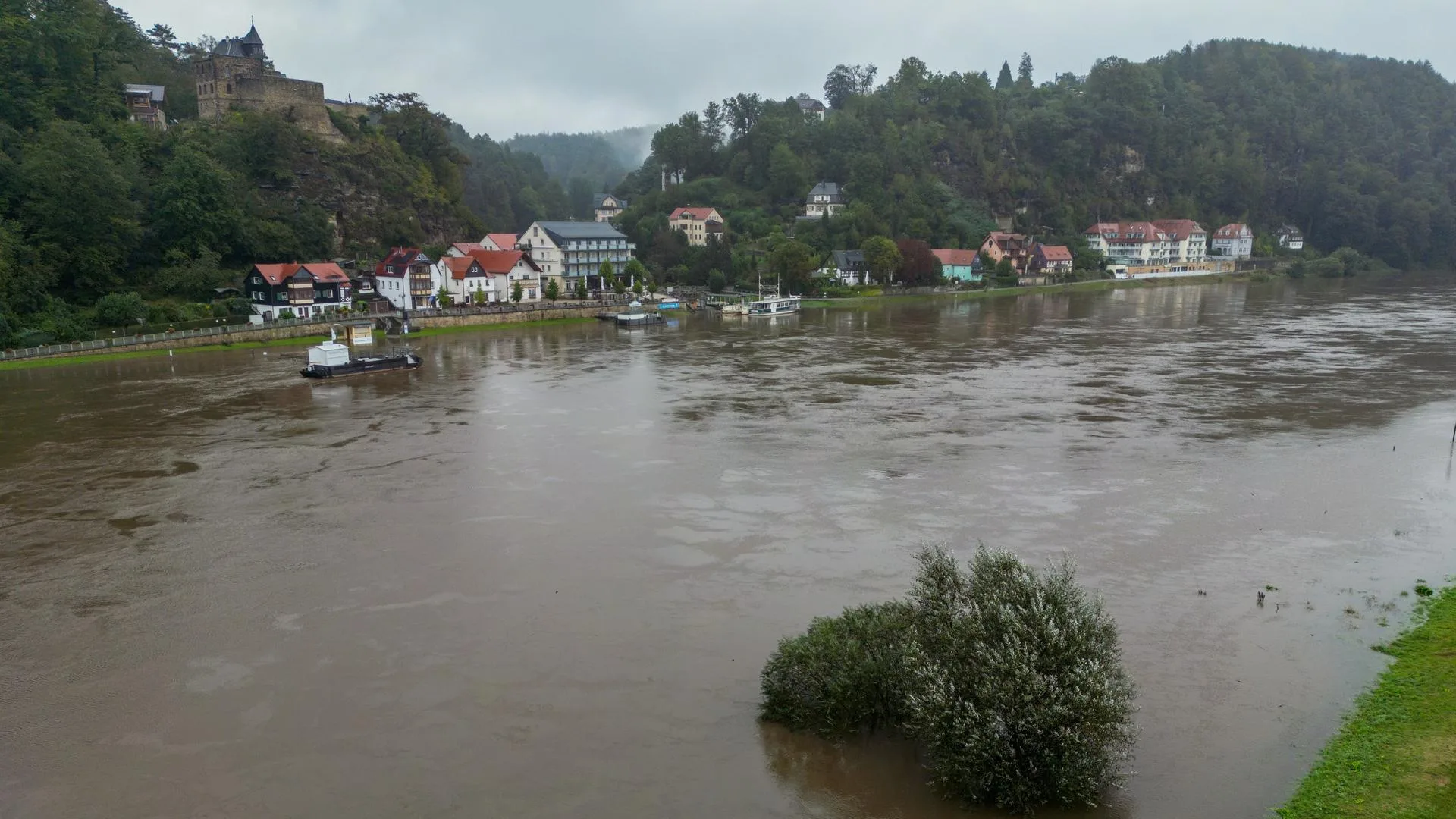 Moderate Rise in Elbe Water Levels in Saxony Sparks Urgent Flood