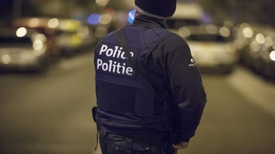 Jongen (14) met extreemrechtse sympathieën opgepakt voor beramen van aanslag op moskee: wapens gevonden bij huiszoeking (Brussel)