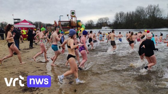 750 deelnemers duiken Blaarmeersen in voor Gentse bibberduik: "Omdat we zot zijn"