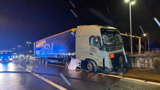 A12 volledig versperd aan Bevrijdingstunnel na ongeval: hinder kan lange tijd duren (Kiel)