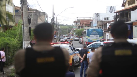 Após mais de 3 horas, sequestrador de ônibus em Contagem é imobilizado