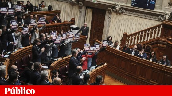 Aguiar-Branco suspende trabalhos após protesto do Chega sobre lugar de Miguel Arruda | Parlamento