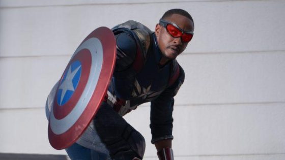 Anthony Mackie’s Controversial Captain America Quote Mirrors Chris Evans, The Comics