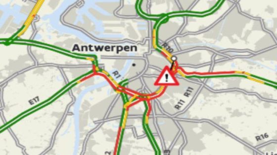 Put in wegdek op Antwerpse Ring stuurt avondspits volledig in de soep, noodherstelling achter de rug (Deurne)