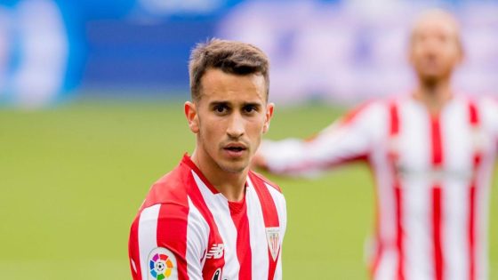 Tres encaputxats armats intenten assaltar la casa del jugador de l'Athletic Álex Berenguer