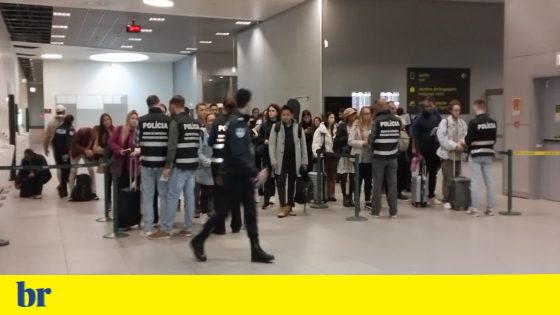 Passageiros vindos do Brasil para Lisboa são surpreendidos por nova abordagem da PSP | Sociedade