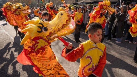 La comunitat xinesa dona la benvinguda a l’any de la serp