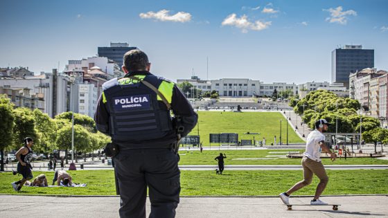 Descida da criminalidade em Lisboa contraria Moedas, cercado pela Oposição