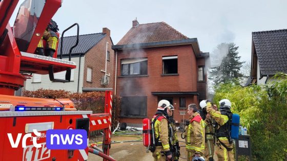 Uitslaande brand vernielt woning in Booischot: vermoedelijk brandstichting - VRT.be