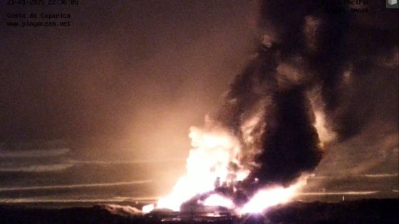 Incêndio em restaurante na praia Cabana do Pescador, na Costa da Caparica