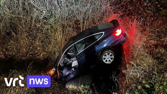 Bestuurder (28) met zware voet (maar zonder rijbewijs) vlucht voor politie in Mechelen en eindigt in gracht