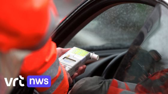 Dronken man in slaap gevallen op linkerrijstrook van E40 aan Bertem: "3 keer de limiet geblazen" 