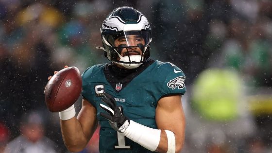 Eagles' Jalen Hurts anticipates wearing knee brace vs. Commanders