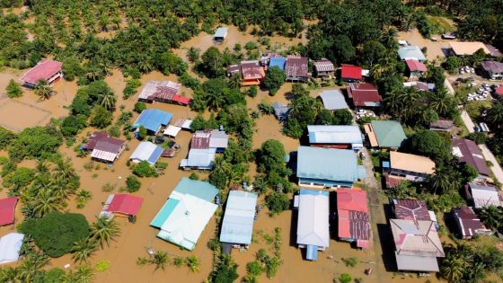 Mangsa banjir di Sarawak, Sabah terus meningkat - Harian Metro