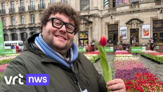 Tulpenliefhebbers schuiven tot 2 uur aan voor 15 gratis bloemen op Antwerps Operaplein, peter Manu Van Acker: "Eentje meer mag van mij"