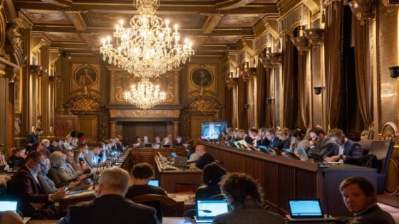 Vijf voormalige Antwerpse schepenen vroegen al uittredingsvergoeding aan, goed voor 262.947,64 euro: “Dit moet herzien en geplafonneerd worden” (Antwerpen)