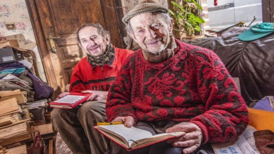 Maker van ‘Don’t worry be happy’ Peter Boeckx ging langs bij broer Hubert, na overlijden van Louis: “Hartverwarmend om te zien hoe Vlaanderen meeleeft”