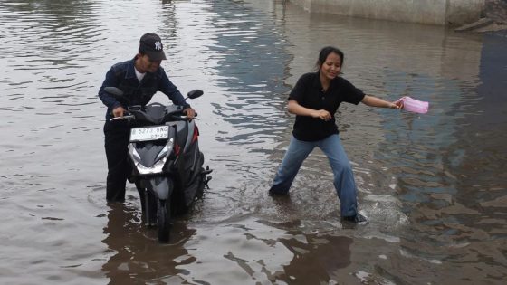 Hujan Lebat Guyur Jakarta, 9 Ruas Jalan Terendam Banjir