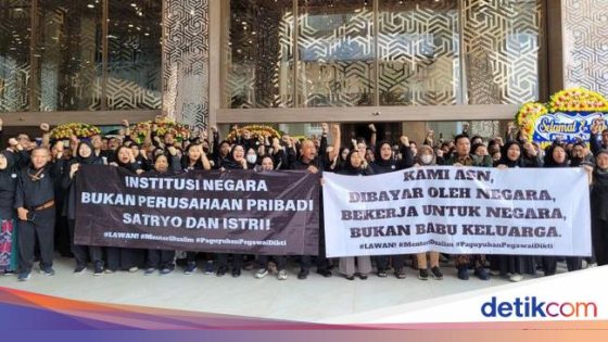 Ratusan ASN Dikti Unjuk Rasa, Sentil Menteri Satryo Suka Main Tampar dan Pecat