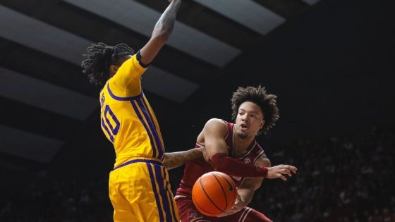 Mark Sears sits out second half of Alabama win over LSU