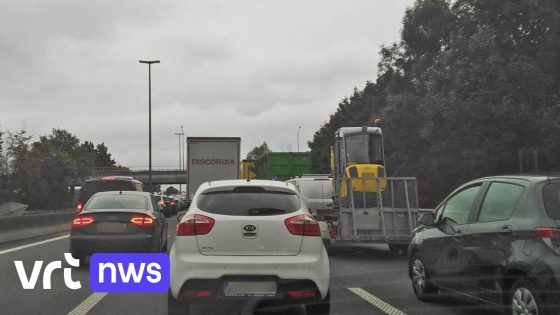 Kettingbotsing met 7 auto's op E19 in Kontich: snelweg was urenlang geblokkeerd - VRT.be