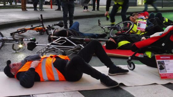 Protest in Anderlecht tegen verwijderde rotsblok en paaltjes