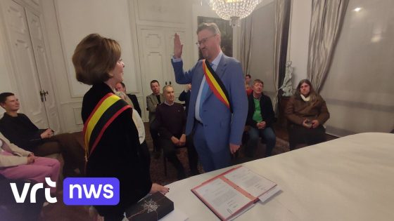 Eerste 5 nieuwe Oost-Vlaamse burgemeesters leggen eed af bij gouverneur: "Jongensdroom die uitkomt" - VRT.be