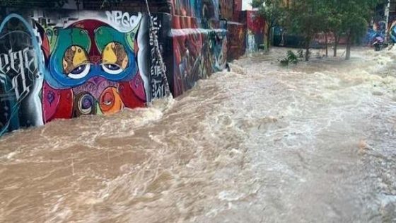 Beco do Batman durante enchente no dia 24 de janeiro; idoso foi encontrado morto no local