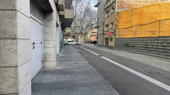 El punt del carrer Pizarro, a tocar de la plaça del Lledoner, on el senglar va rebre els darrers tres trets, en una imatge d