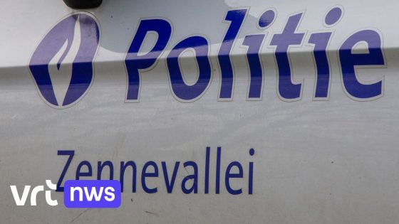 Politie ontdekt gestolen voertuigen bij autohandelaar in Sint-Pieters-Leeuw