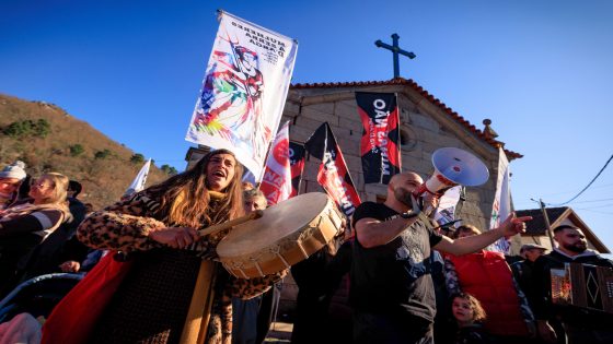 Manifestação nas Covas do Barroso contra "invasão" de terrenos autorizada pelo Governo