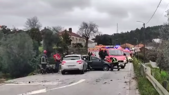 Um ferido grave num acidente com três carros em Barcelos