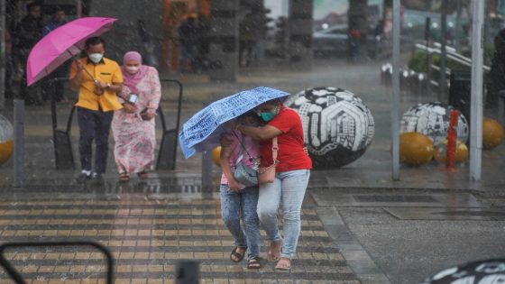 Hujan lebat landa Sarawak pagi ini