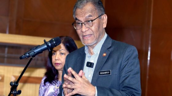 Projek rintis Waktu Bekerja Berlainan (WBB) dibatalkan - Dzulkefly - Harian Metro