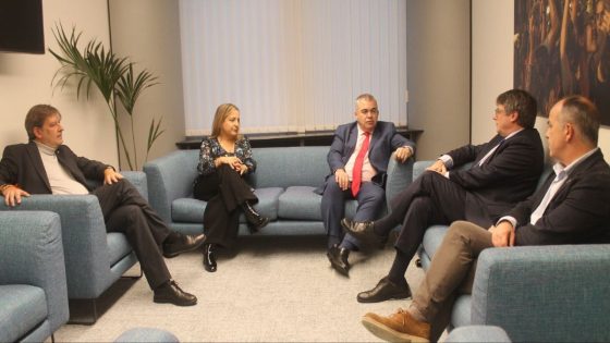 Imatge de la reunió de Puigdemont amb el PSOE / Junts