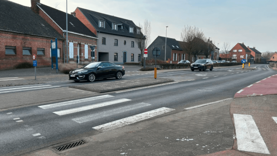 Kind van 11 jaar zwaargewond na aanrijding in centrum van Poederlee