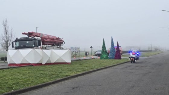 Man (82) overleden na aanrijding door vrachtwagen: “Vrachtwagen reed achteruit na verlaten van werf” (Binnenland)