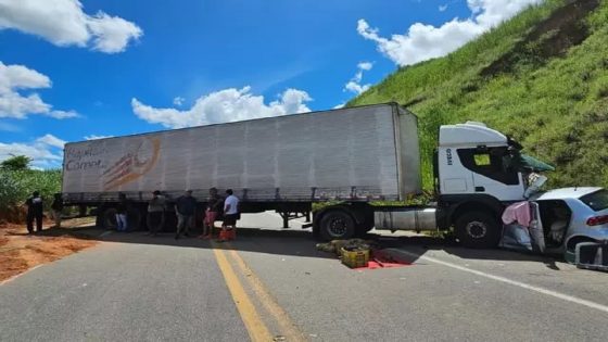 Câmera flagra acidente que matou quatro pessoas da mesma família na BR-116, em MG