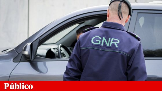 Homem mata a mulher e a enteada com arma branca em Sesimbra | Violência doméstica