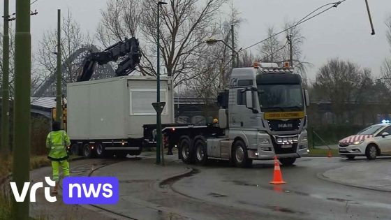 Geen tramverkeer tussen De Panne en Nieuwpoort nadat vrachtwagen bovenleiding afreed