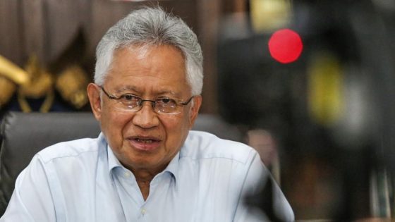 Reaksi Mendikti Satryo saat Dicecar Soal Dugaan Semena-mena ke Staf