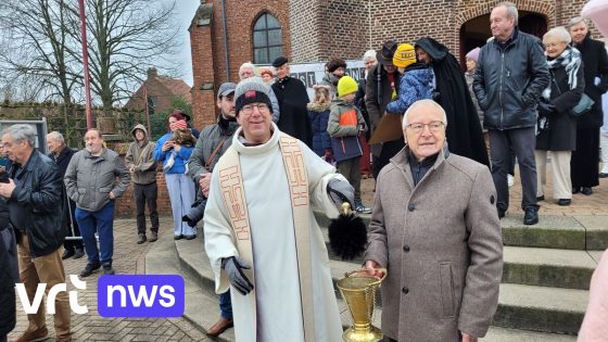 Varkenskoppen geveild en tractoren gezegend: Geels dorp Bel viert eeuwenoude traditie 'Toontje Bel'