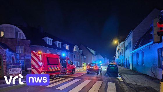 Voetganger (57) levensgevaarlijk gewond na aanrijding op zebrapad in Sint-Eloois-Winkel