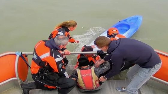 Kajakker (64) drijft meer dan kilometer weg van de kust en moet gered worden: “Verrast door een golf” (Binnenland)