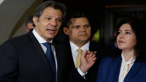 Ao lado de Haddad, Alcolumbre prega união - 11/02/2025 - Brasília Hoje