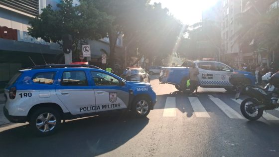 Policiais do Bope libertam refém de sequestro em agência bancária no Leblon; criminoso é baleado | Rio de Janeiro