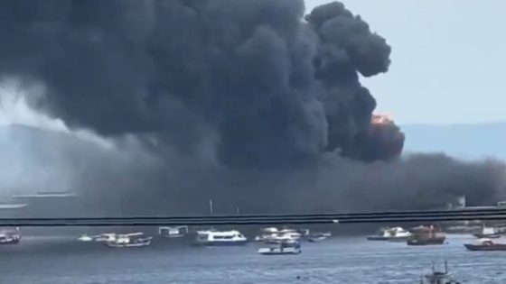 Fumaça preta "engole" céu da Ilha do Governador, no Rio