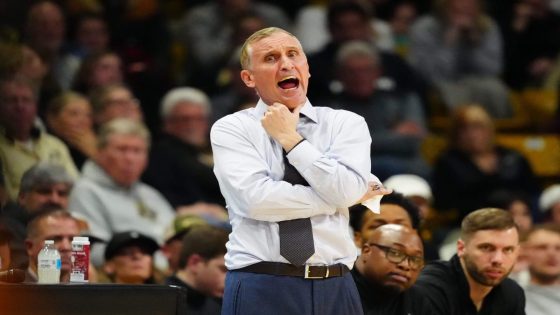 Arizona State’s Bobby Hurley pulls team off court, says Arizona won with ‘no class’